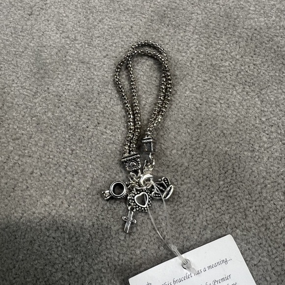 Premier Designs Jewelry - Premier Designs Y2K Religious Charm Bracelet OS Silver Popcorn Chain Cross Heart